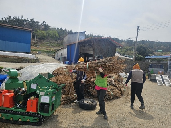 신안군, 겨울철 영농부산물 파쇄로 연일 바뻐..'금년도 사업 15일까지 신청 마감' 2