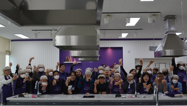 신안군, 농산물가공센터 지역특화 소금빵 가공창업 기회 제공!!..' 전라남도 귀농산어촌 맛보기 교육생.. 실습 중심 교육 큰 호응' 1