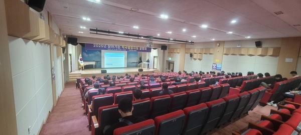 감사원 적극행정지원 설명회, 신안군 공직자 대상 개최..'신안군, ‘책임 걱정 없이 일하세요’... 감사원 초청 적극행정 설명회 성료' 2