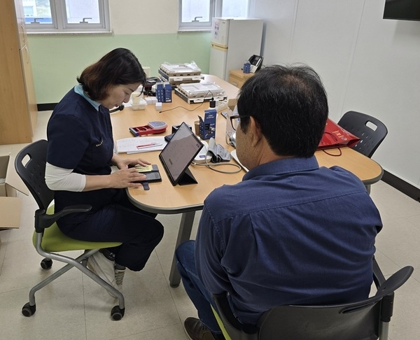 신안군보건소, ‘모바일 보건소 시스템’ 활용 2년 연속 우수기관 쾌거..'디지털 기술로 섬 지역 의료 한계 극복… 어르신 만성질환 개선 성과 인정받아' 2