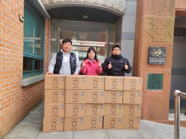 신안 이지팜 이지훈 대표, 새해 맞아 지역 아동에 상추 100박스 기부 1